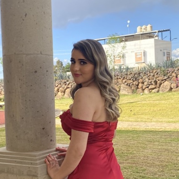 Meet your Posher, Rocio - Picture 1 of 1